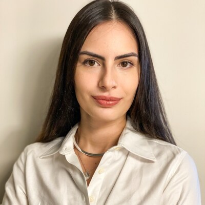 Portrait of Júlia Castellari Ribeiro, corporate and M&A lawyer.